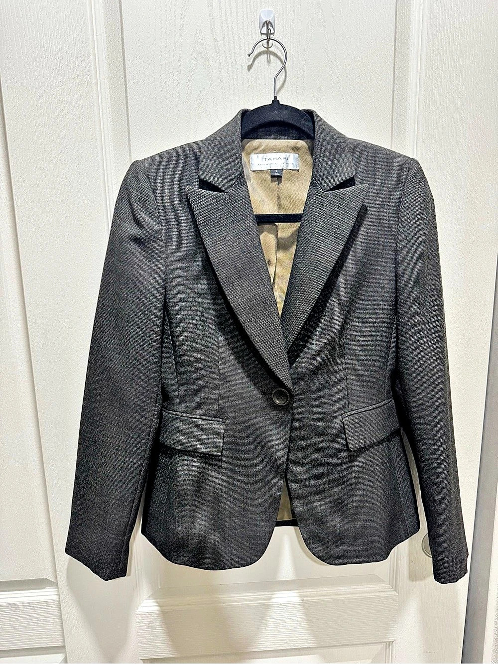 Tahari Arthur S. Levine Women’s Gray Tailored Blazer Size 2
